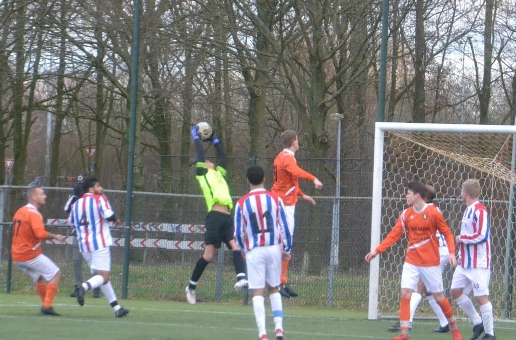 Arnhemia ondanks verlies met opgeheven hoofd van het veld.