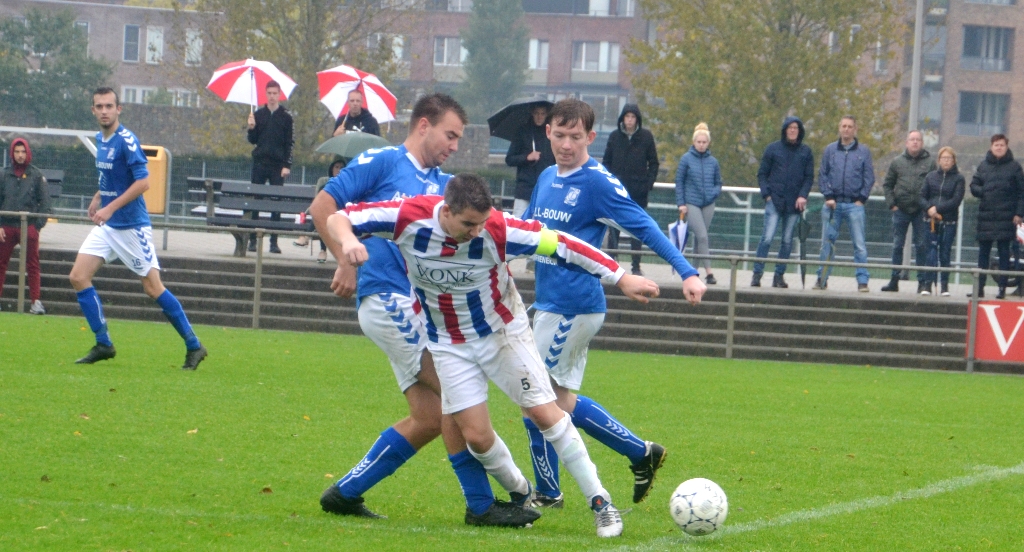 Arnhemia strijdend ten onder tegen koploper GVA
